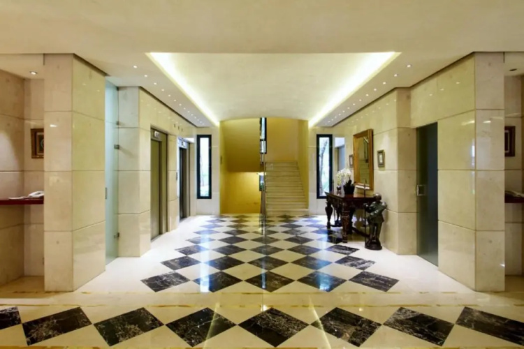 Promenade Hotel