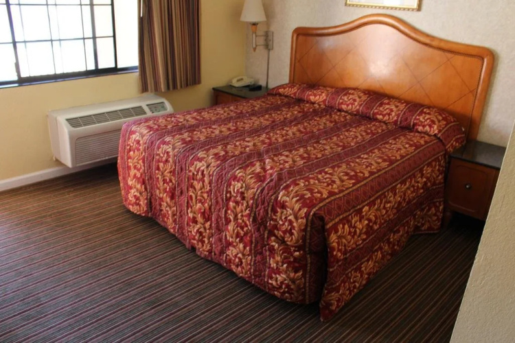 Travelers Inn