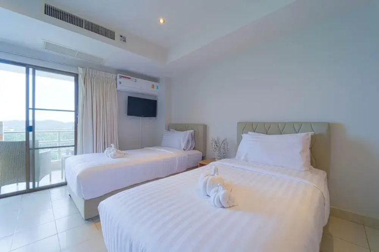Beachfront Studio Condo-Seaview BW1