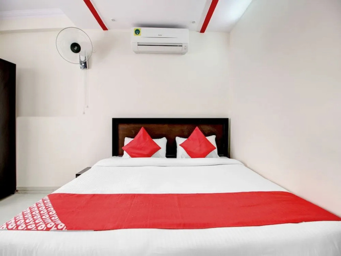 OYO 44366 Webmienz Hotel