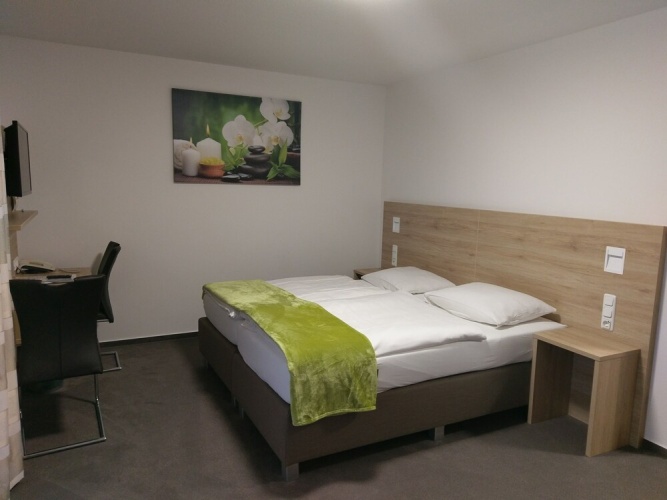 2 Bedrooms Standard Family room with balcony