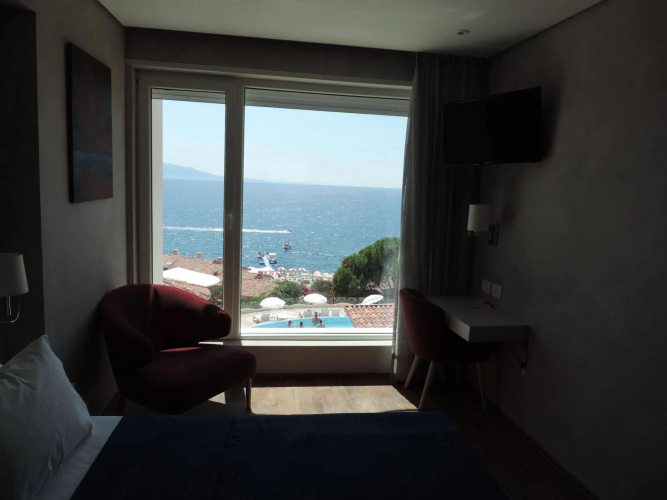 Bougainville Bay Hotel