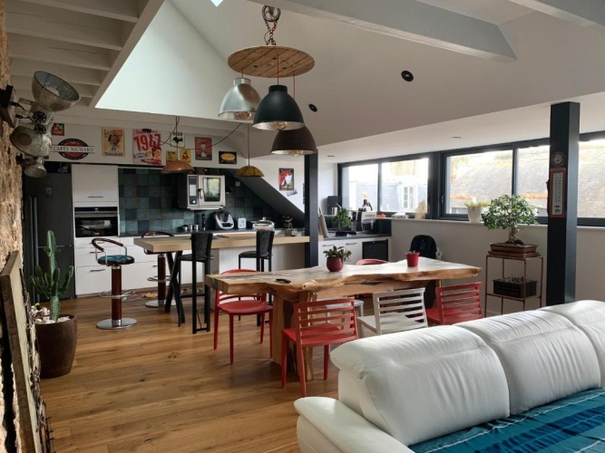 3 Bedrooms Apartment