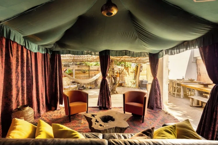Tent with garden view