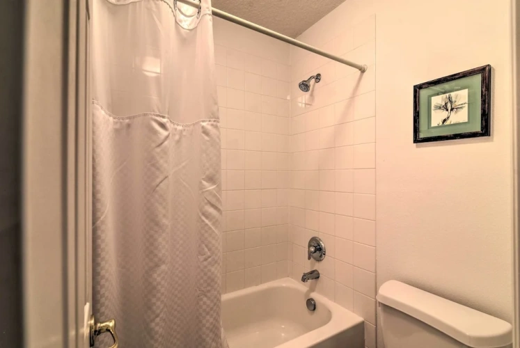 4 Bedrooms Cottage
