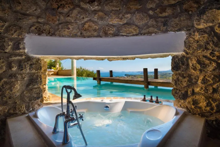 Idyllic Open Air 2BD Villa with Beachview