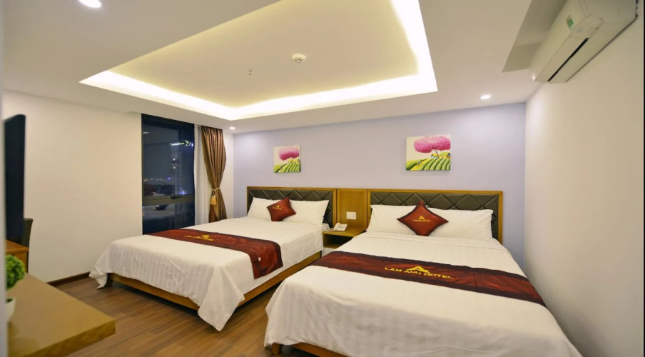 La Beach Hotel