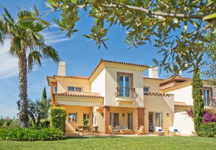 3 Bedrooms Villa with balcony