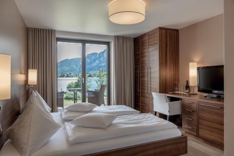Standard Double room with balcony and with lake view