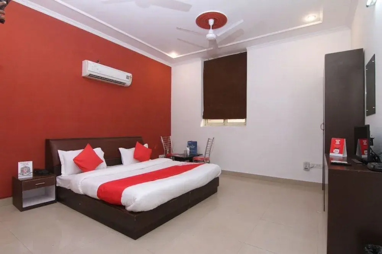 OYO 18557 The Chef Guest House