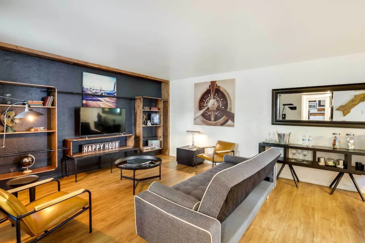 Contemporary Dallas Condo w/ Pool Access!