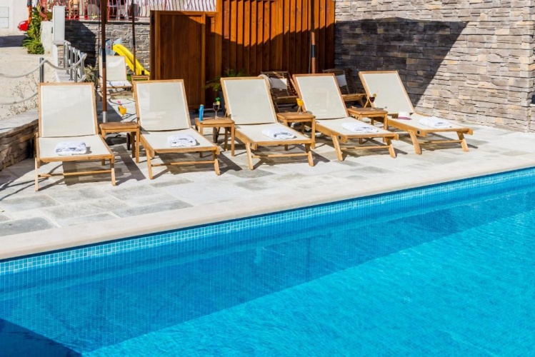 2 Bedrooms Comfort Apartment with balcony and with sea view