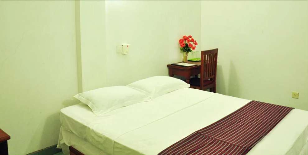 Night Station Hotel