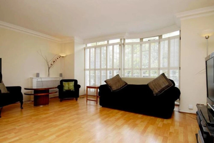 Spacious 4 bed home opposite Hyde Park