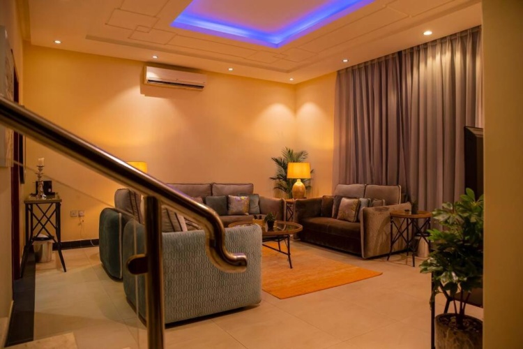 3 Bedrooms Apartment