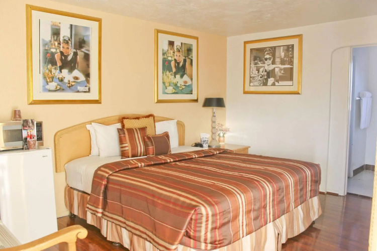 El Trovatore Motel