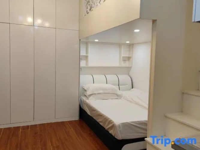 Standard Twin room with view