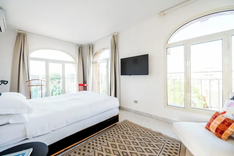 St. John Basilica Lovely Tower Apartment