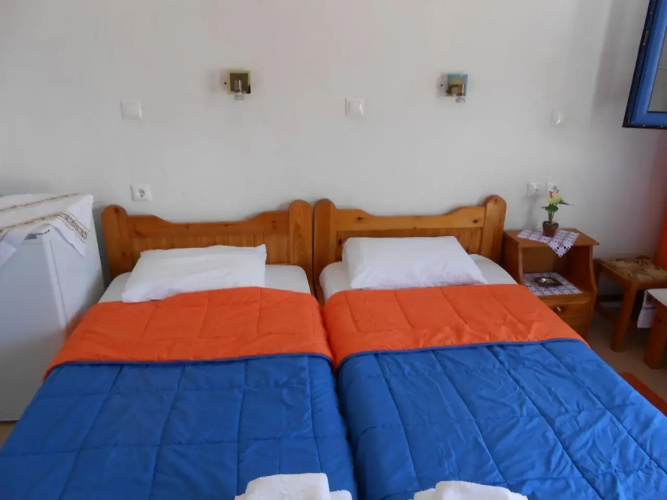 Nikos Place