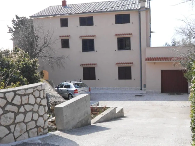 Apartment with garden view
