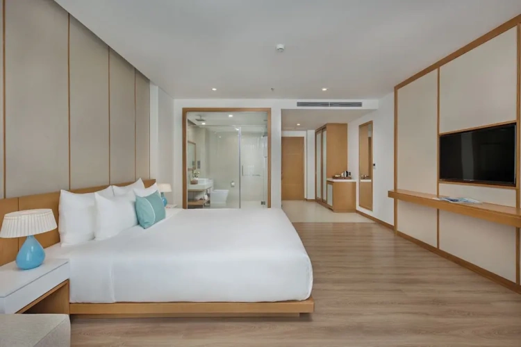 Premier Double Suite with balcony and with city view