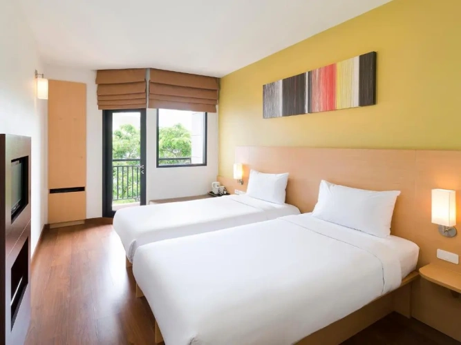 Standard Twin room with balcony