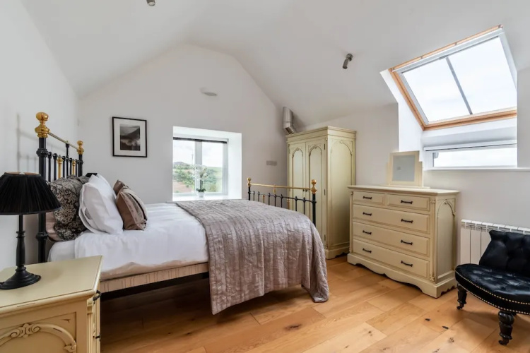 Bryn Eithin Cottage Far From the Madding Crowd