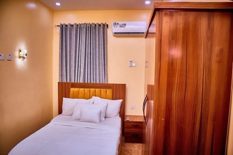 EVC  Apartments