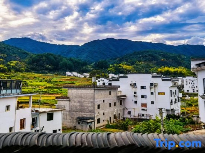 Wuyuan Heshi Homestay (Huangling Scenic Area)