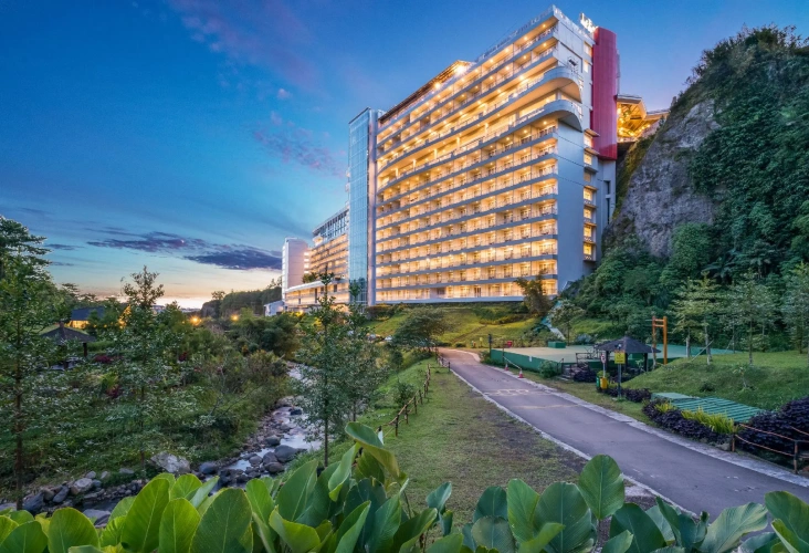 Twin Junior Suite with balcony and with view