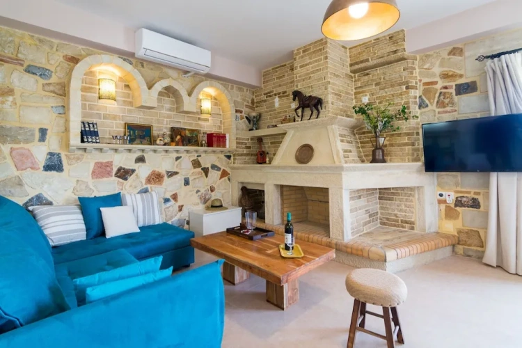 2 Bedrooms Villa