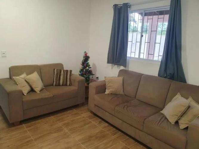 Casa com 2 dormitórios entre Praia do Rosa e Barra de Ibiraquera