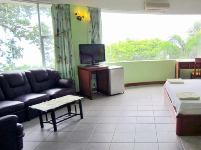 New Beach Hotel & Restaurant