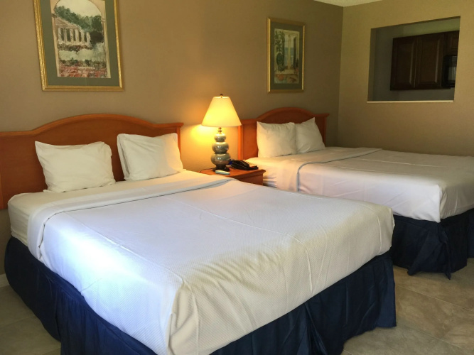 Lantern Inn & Suites
