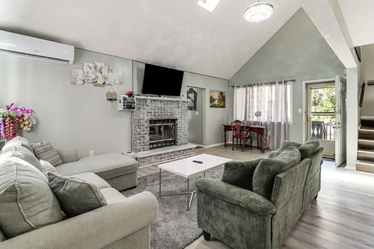 4 Bedrooms Cottage