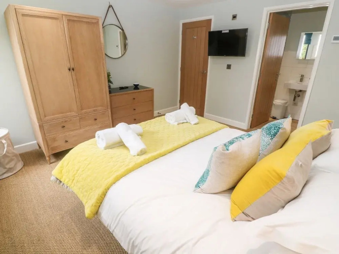 Postcard Lodge