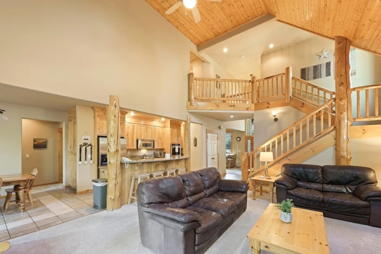 5 Bedrooms Cottage