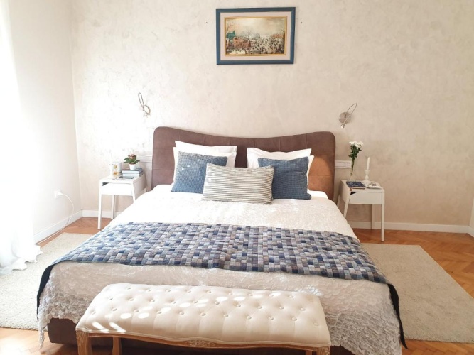 4 Bedrooms Apartment