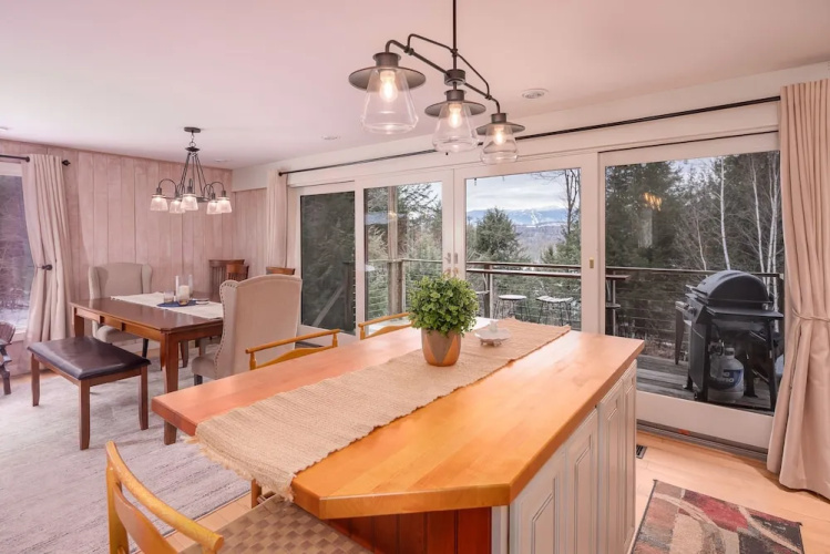 Classic Stowe Ski 3 Bedroom Chalet by RedAwning