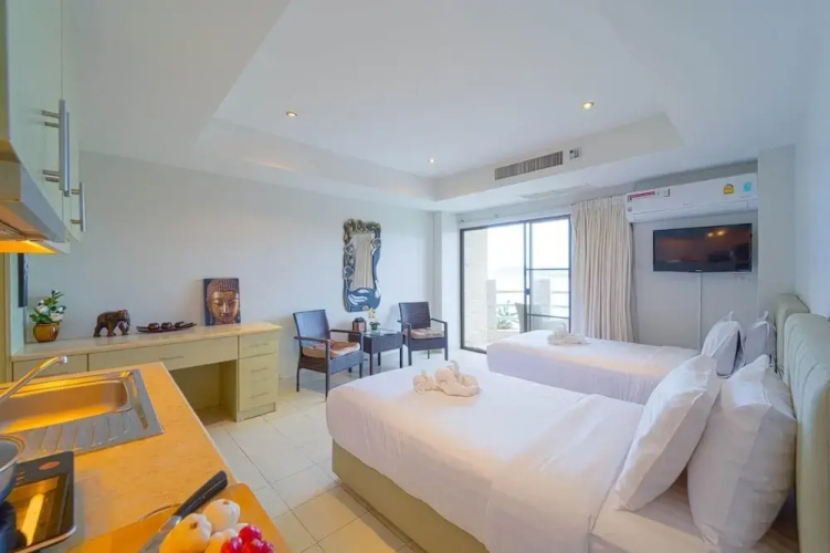Beachfront Studio Condo-Seaview BW1
