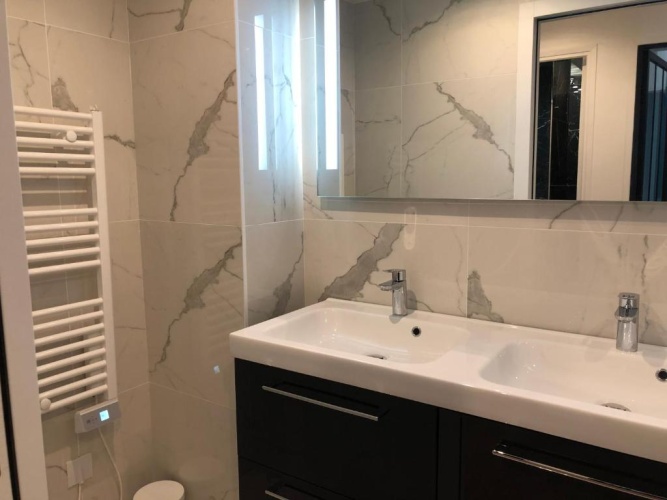 3 Bedrooms Apartment