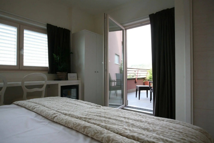 Nuova Opera Rooms