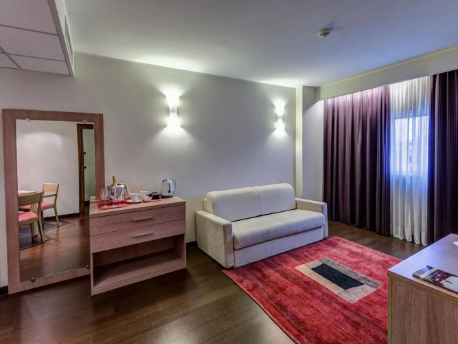 Hotel Capital