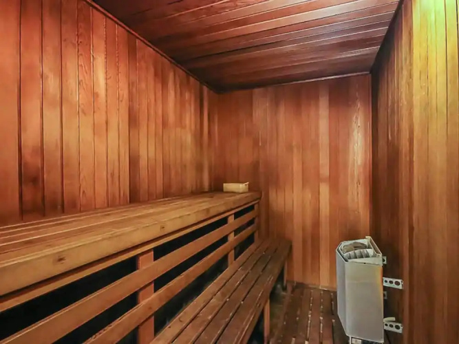 Spacious 2 Bedroom Apartment With Panoramic Views