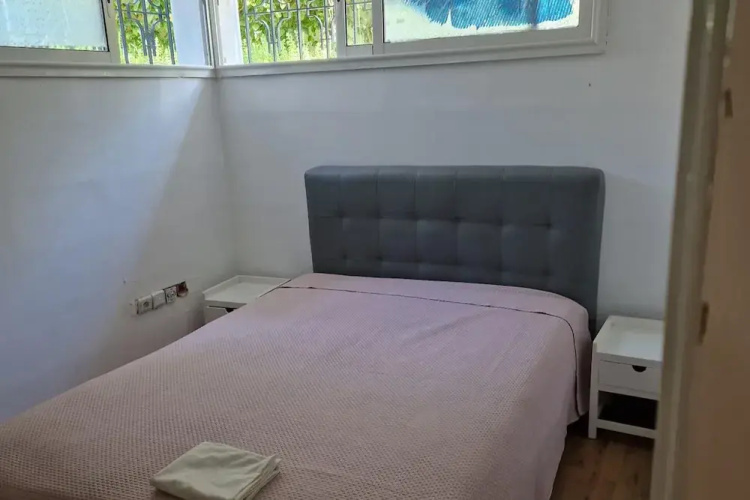2 Bed Villa, Sleeps 4 - Garden, Wifi, Parking
