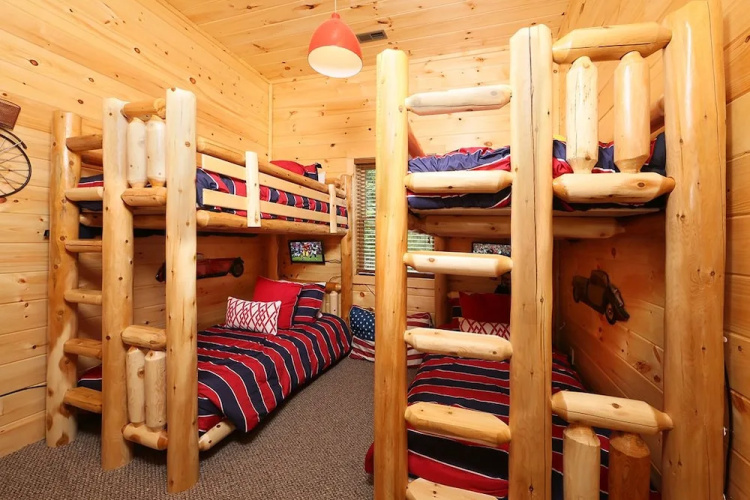 Picture Perfect 7 Br cabin by RedAwning