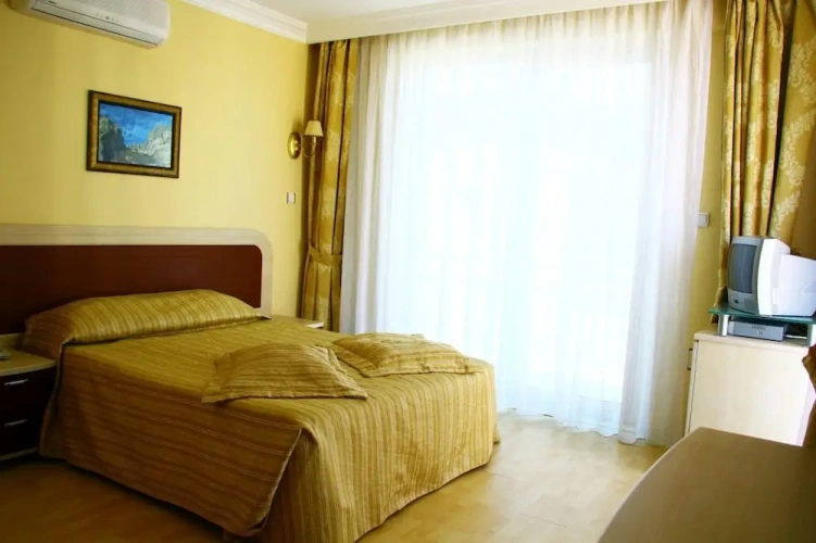 Classic Double room with partial sea view