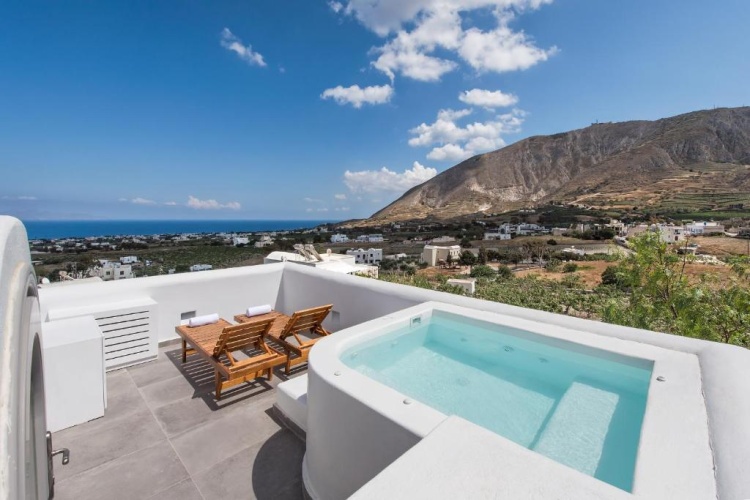 2 Bedrooms Villa