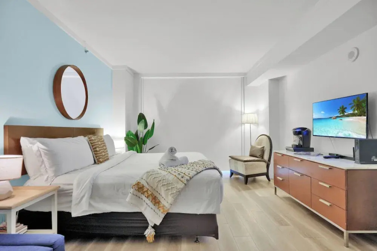 Beautiful Blue Gold Studio Ocean View