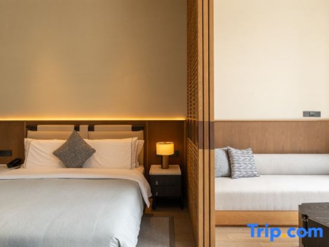 2 Bedrooms Family Suite with courtyard view